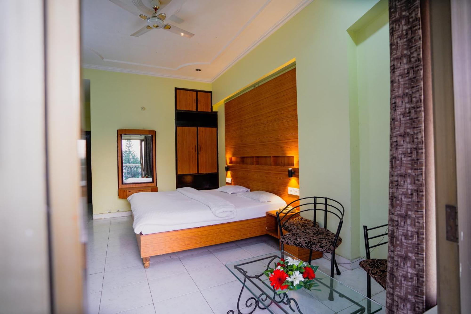 Hotel Girdhar Mahal Ιντόρ Εξωτερικό φωτογραφία