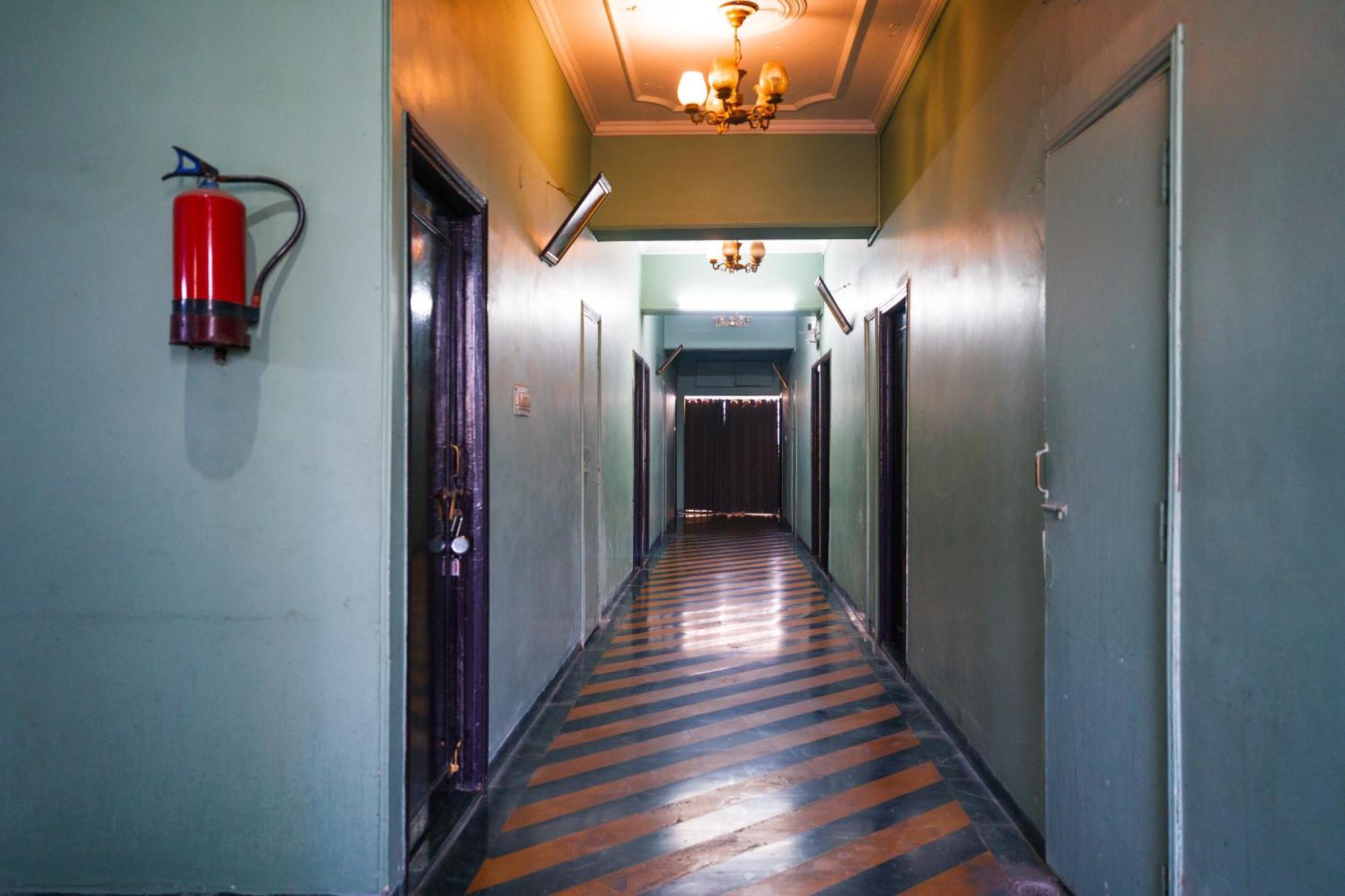 Hotel Girdhar Mahal Ιντόρ Εξωτερικό φωτογραφία