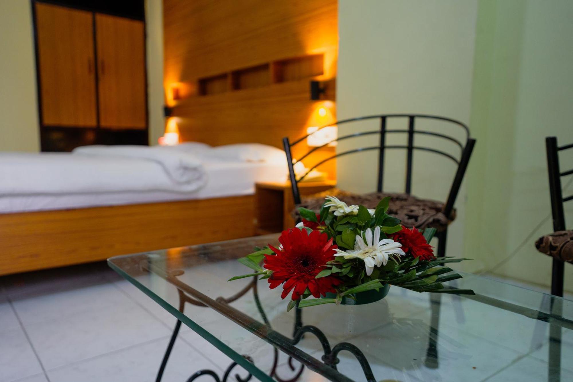 Hotel Girdhar Mahal Ιντόρ Εξωτερικό φωτογραφία