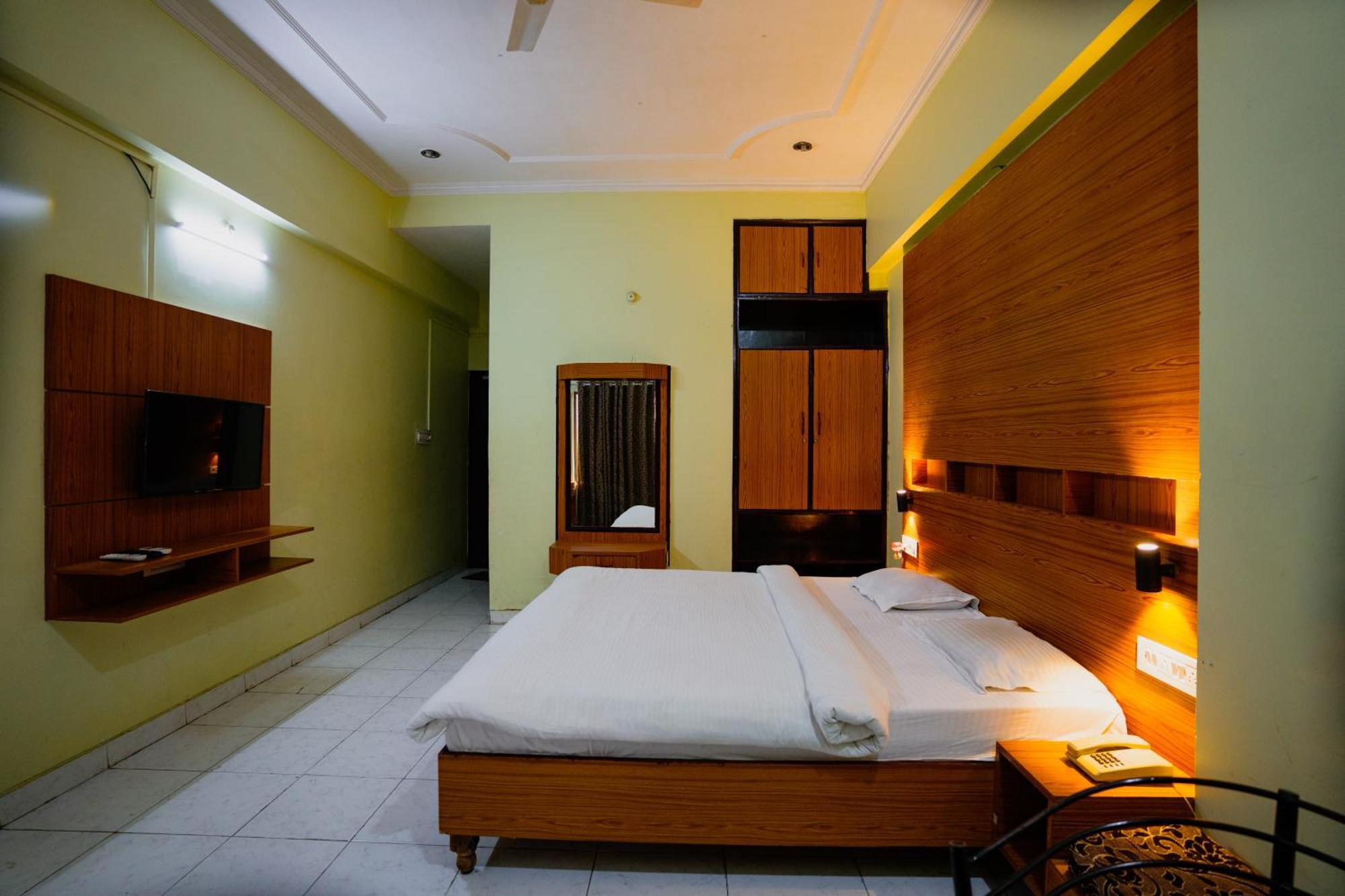 Hotel Girdhar Mahal Ιντόρ Εξωτερικό φωτογραφία