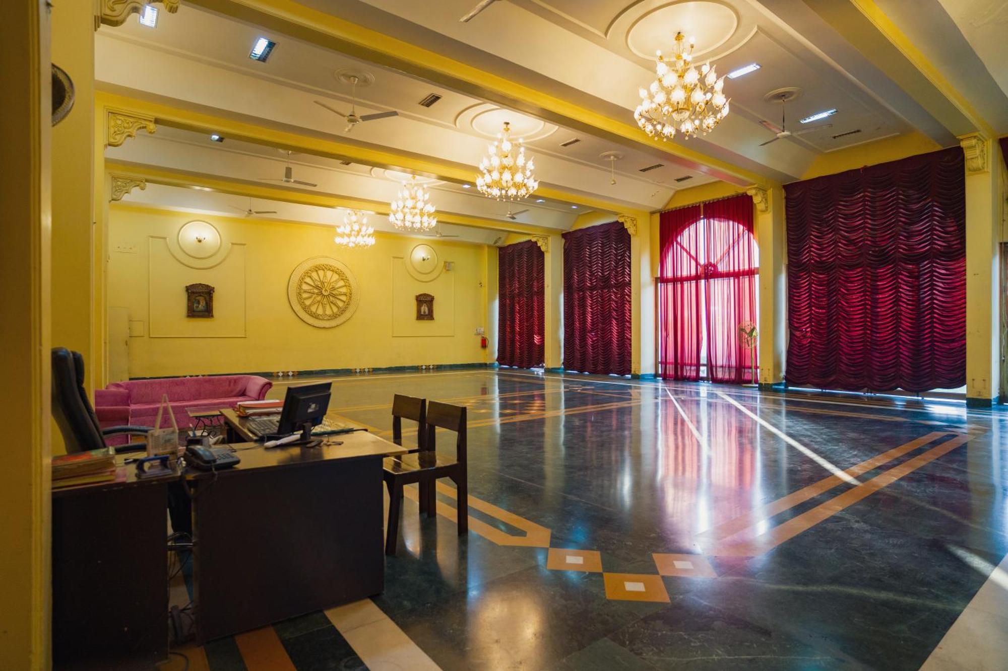 Hotel Girdhar Mahal Ιντόρ Εξωτερικό φωτογραφία