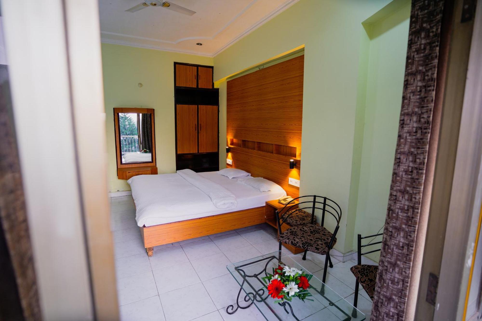 Hotel Girdhar Mahal Ιντόρ Εξωτερικό φωτογραφία