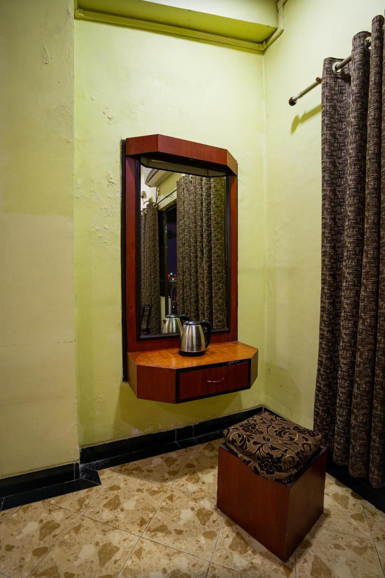 Hotel Girdhar Mahal Ιντόρ Εξωτερικό φωτογραφία