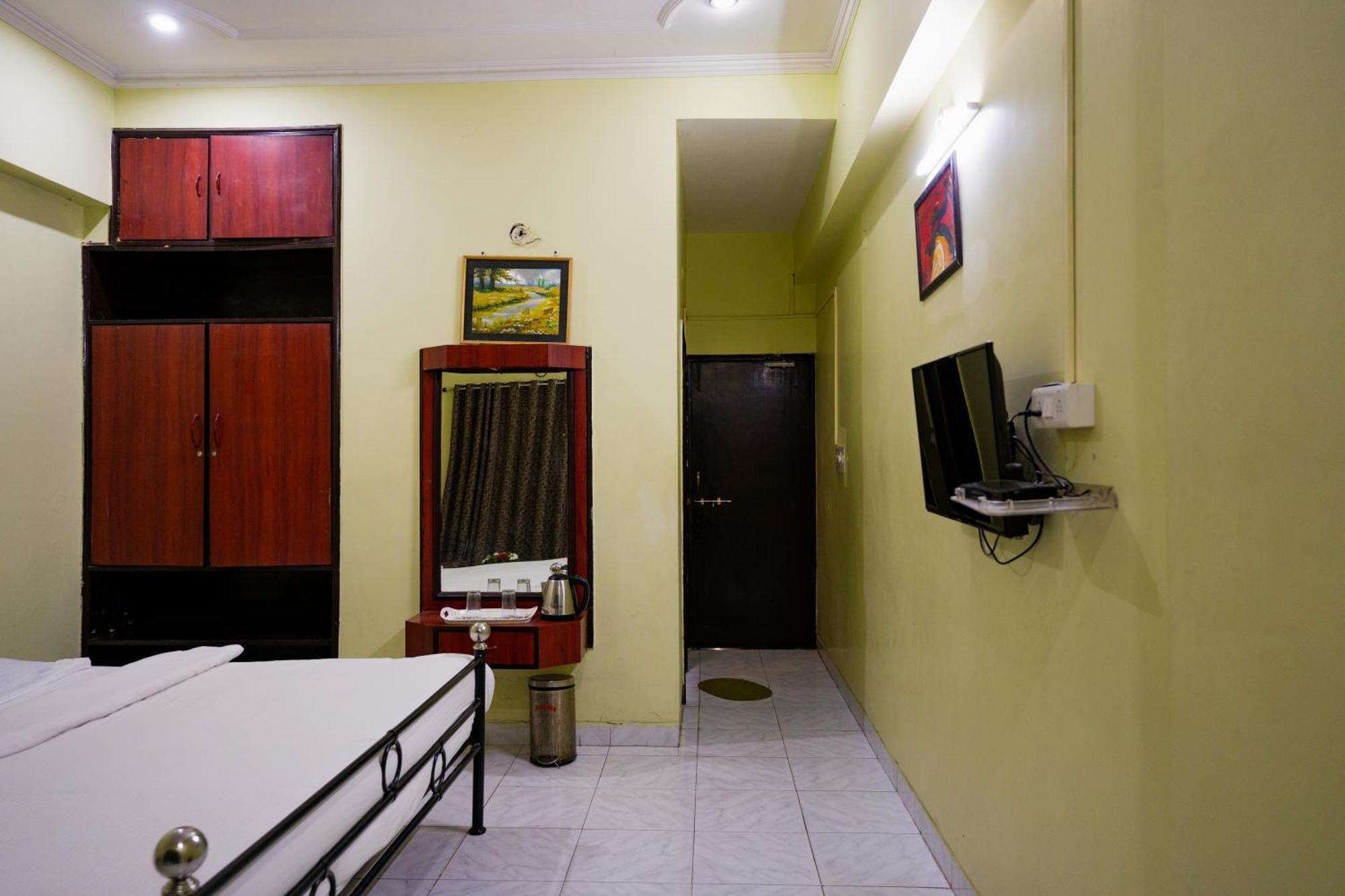 Hotel Girdhar Mahal Ιντόρ Εξωτερικό φωτογραφία