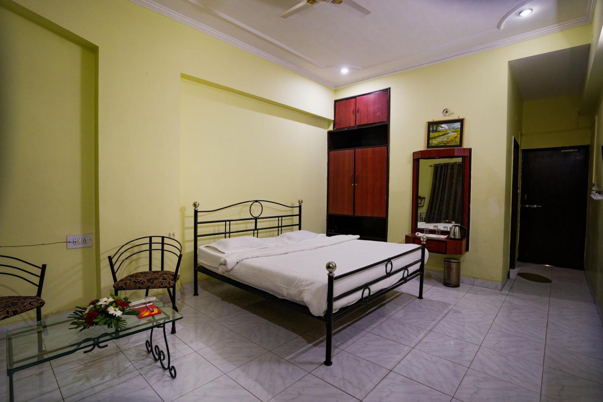 Hotel Girdhar Mahal Ιντόρ Εξωτερικό φωτογραφία