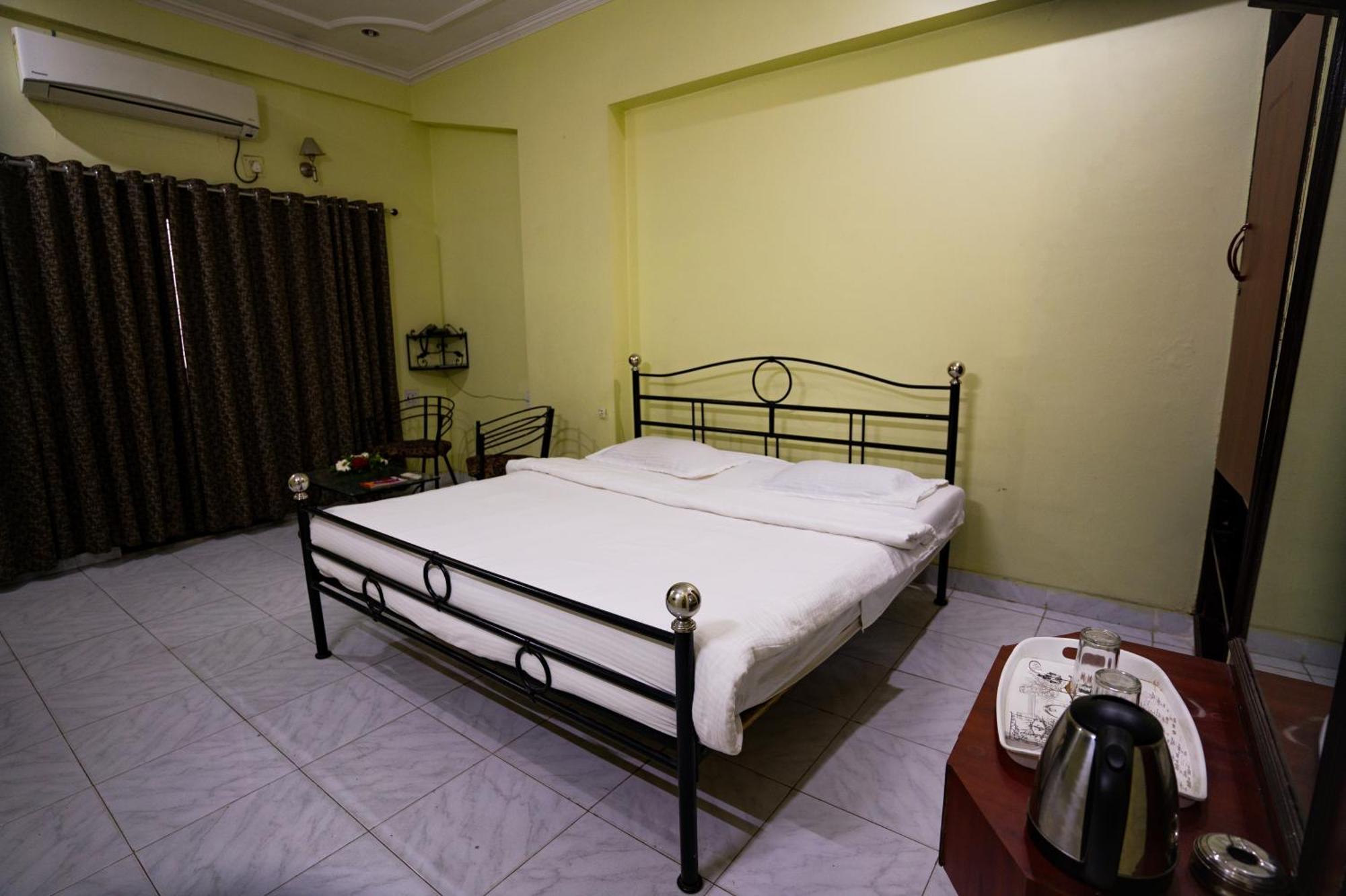 Hotel Girdhar Mahal Ιντόρ Εξωτερικό φωτογραφία