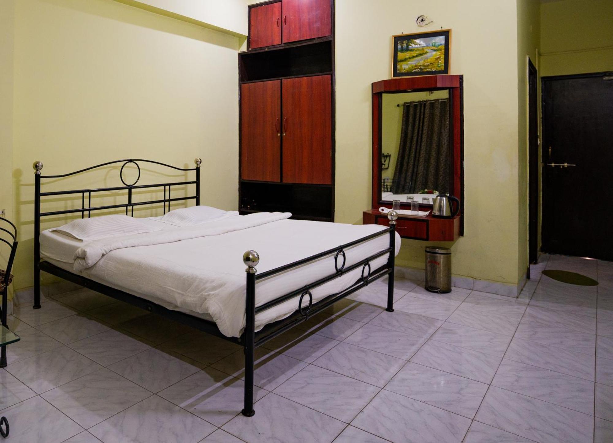 Hotel Girdhar Mahal Ιντόρ Εξωτερικό φωτογραφία